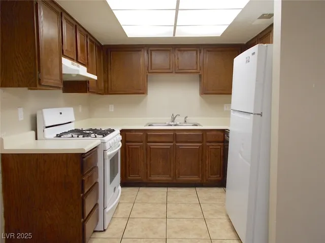 $1,500 | 6465 Big Pine Way, Las Vegas, NV 89108