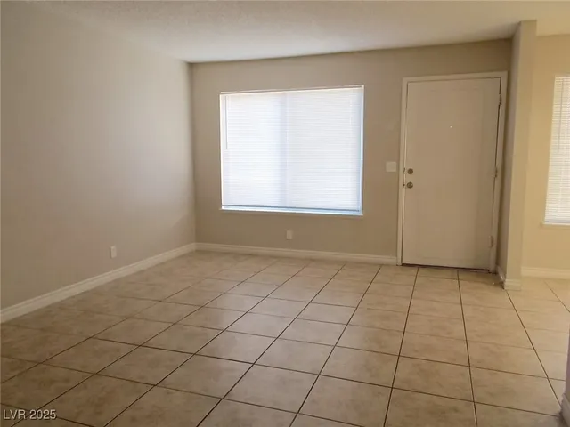 $1,500 | 6465 Big Pine Way, Las Vegas, NV 89108