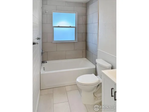 a bathroom with a toilet and a bathtub
