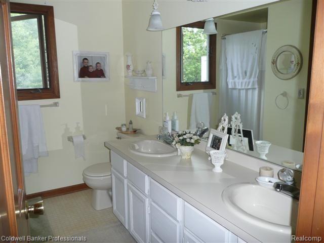 8750 Miller Road Clarkston, MI 48348 - Photo 12 of 17 Master Bath