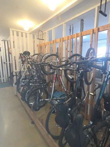 a view of a livingroom with furniture