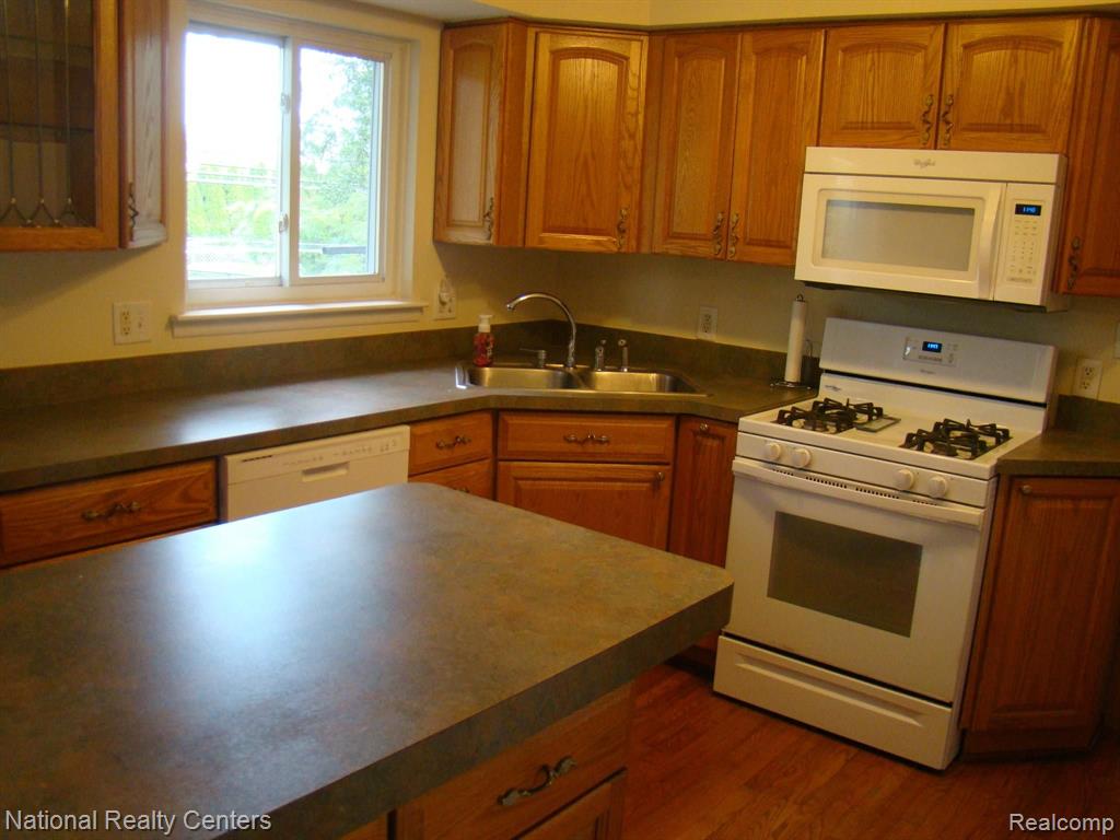 3607 Common Road Warren, MI 48092 - Photo 2 of 28
