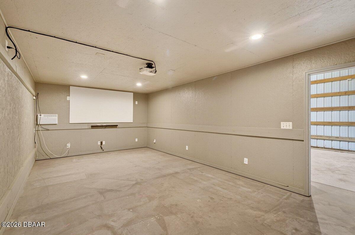 1700 Tomoka Farms Road Port Orange, FL 32128 - Photo 19 of 43 a view of an empty room