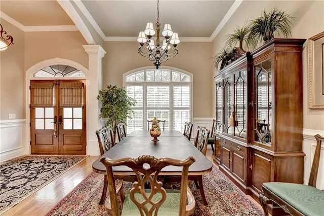 a view of a livingroom and dining room