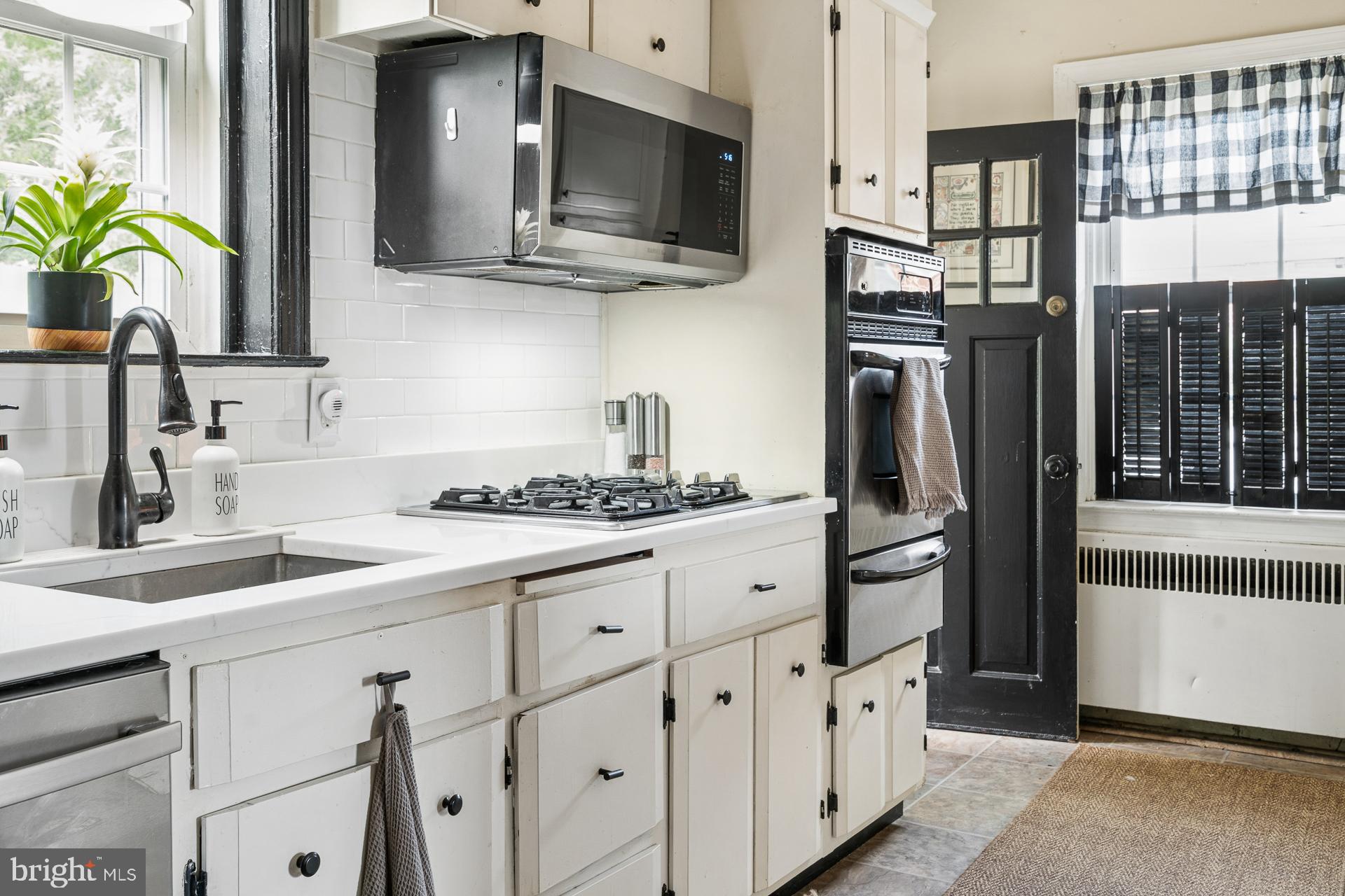 4308 Kensington Road Baltimore, MD 21229 - Photo 9 of 32 kitchen