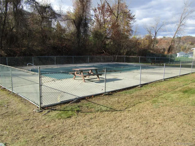 $2,000 | 1803 Parr Lake Drive, Unit 18C, Newburgh, NY 12550