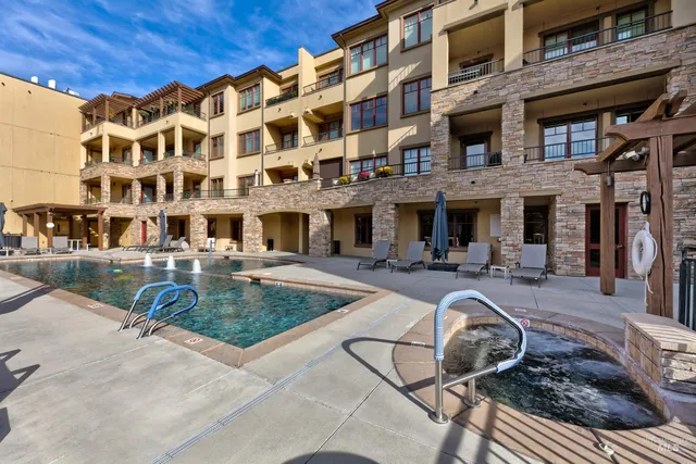 $1,040,000 | 3059 W Crescent, Unit 201, Boise, ID 83706