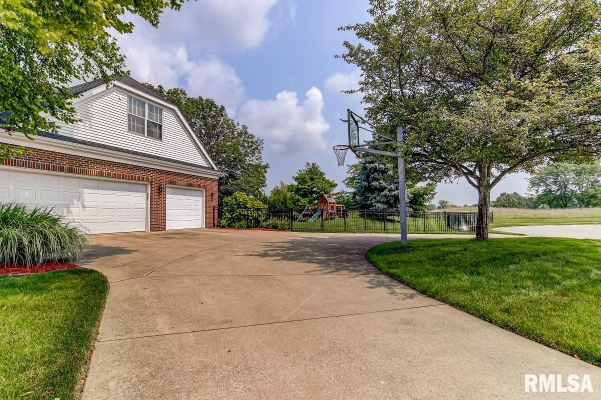 4616 Bears Paw Court Springfield, IL 62711 - Photo 4 of 48 Gallery Image 4