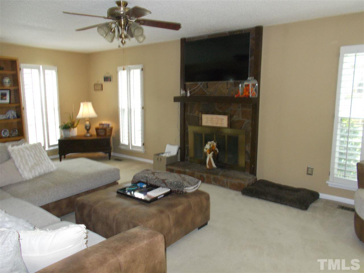 5405 Old Towne Road Raleigh, NC 27612 - Photo 3 of 22