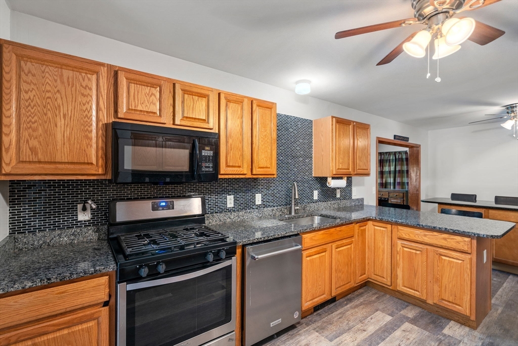 43 Outlook Road Billerica, MA 01862 - Photo 3 of 36