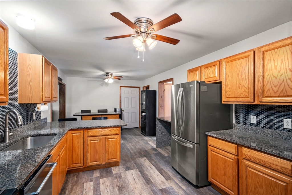 43 Outlook Road Billerica, MA 01862 - Photo 4 of 36