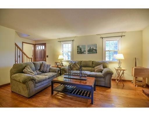 123 Peekskill Avenue Springfield, MA 01129 - Photo 3 of 28