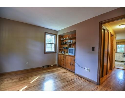 123 Peekskill Avenue Springfield, MA 01129 - Photo 5 of 28