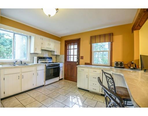 123 Peekskill Avenue Springfield, MA 01129 - Photo 8 of 28