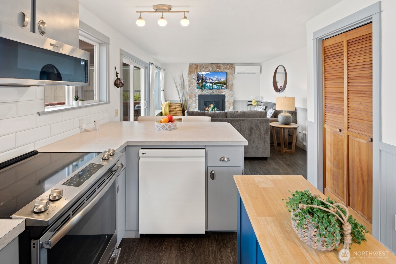 2967 Saratoga Road Langley, WA 98260 - Photo 11 of 37 Gallery Image 11
