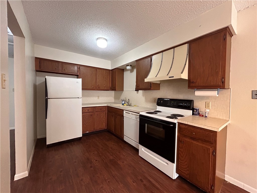 4217 Acushnet Drive, Unit D Corpus Christi, TX 78413 - Photo 10 of 26