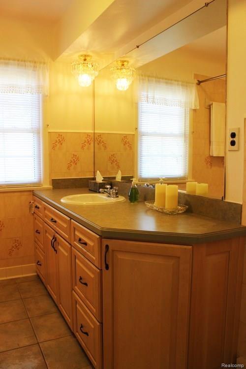 35895 Garfield Road Clinton Township, MI 48035 - Photo 15 of 22 bathroom - Copy - Copy - Copy.jpg