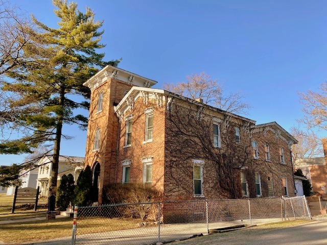 438 North Sheridan Road Waukegan, IL 60085 - Photo 3 of 21 a view of a building