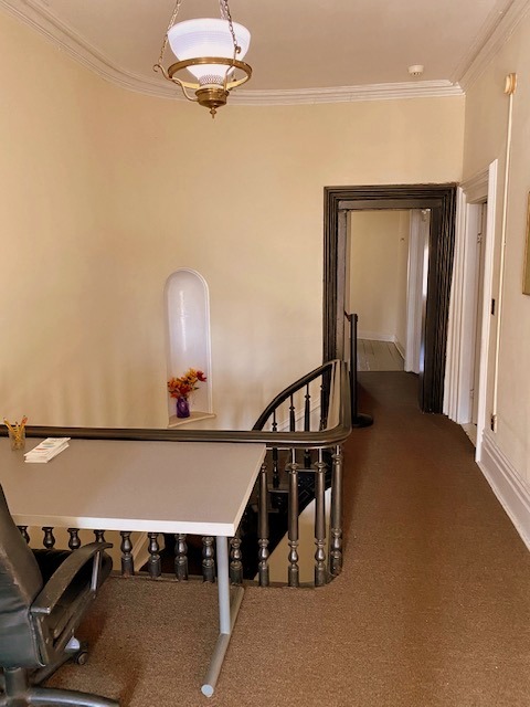 438 North Sheridan Road Waukegan, IL 60085 - Photo 10 of 21 a view of a hallway with seating area