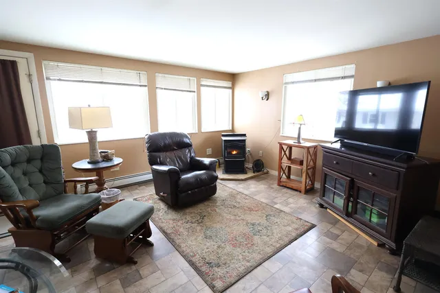 $485,000 | 25 Marshall Avenue, Hartford, VT 05001