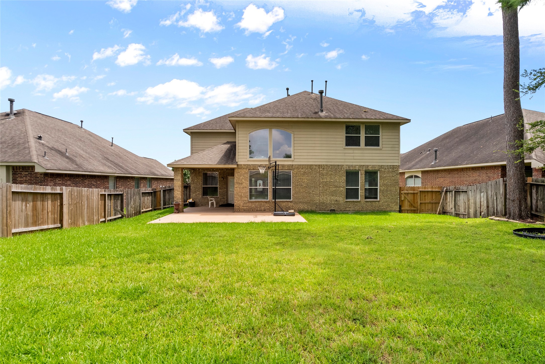 6407 Pine Rest Drive Spring, TX 77389 - Photo 26 of 26 a front view of a house with a garden