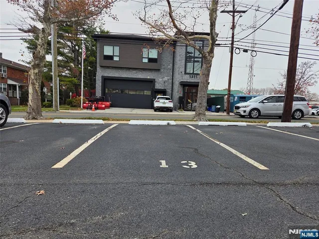 a sign that is sitting on a pole