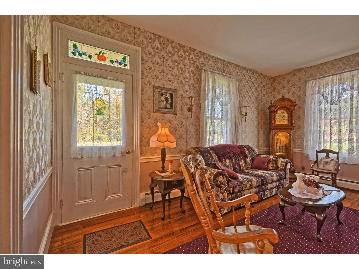 580 Pitman Road Sewell, NJ 08080 - Photo 3 of 25 Living Room