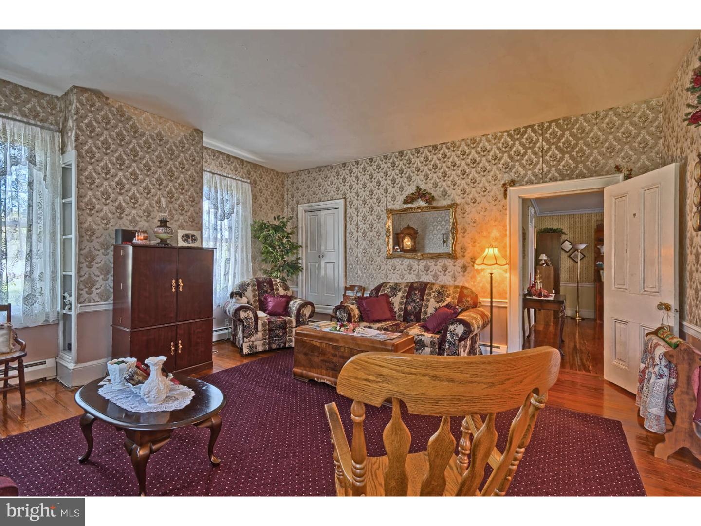 580 Pitman Road Sewell, NJ 08080 - Photo 4 of 25 Living Room
