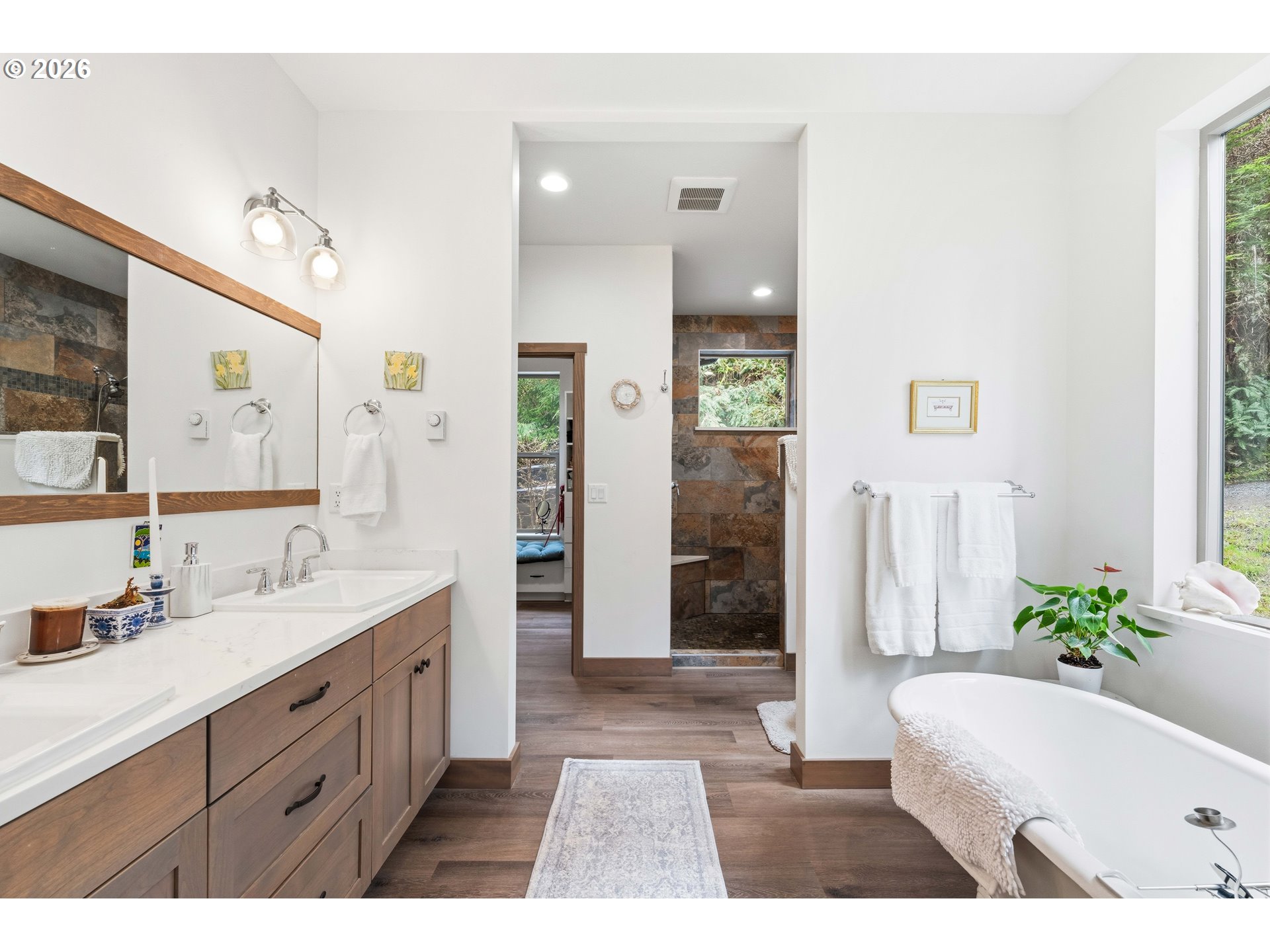 72312 Potlatch Road Lakeside, OR 97449 - Photo 16 of 48 Bathroom, Attached