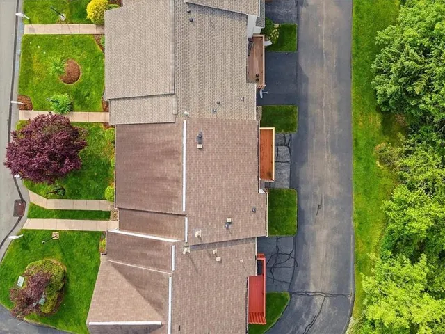 $2,300 | 6330 Oyster Bay Court, Bridgeville, PA 15017