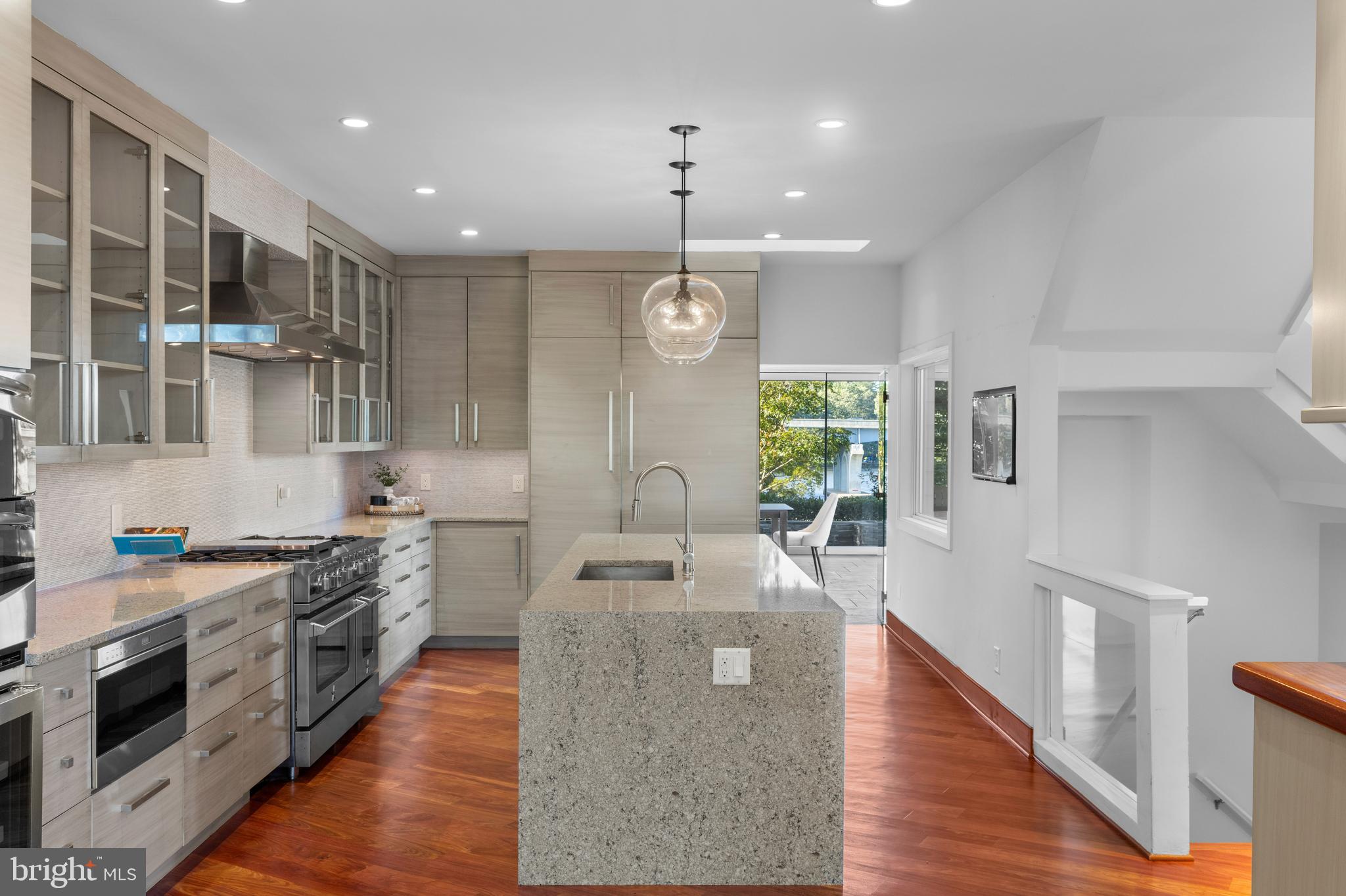 411 Ridgely Avenue Annapolis, MD 21401 - Photo 12 of 48 Conveniently adjacent to glass sunroom
