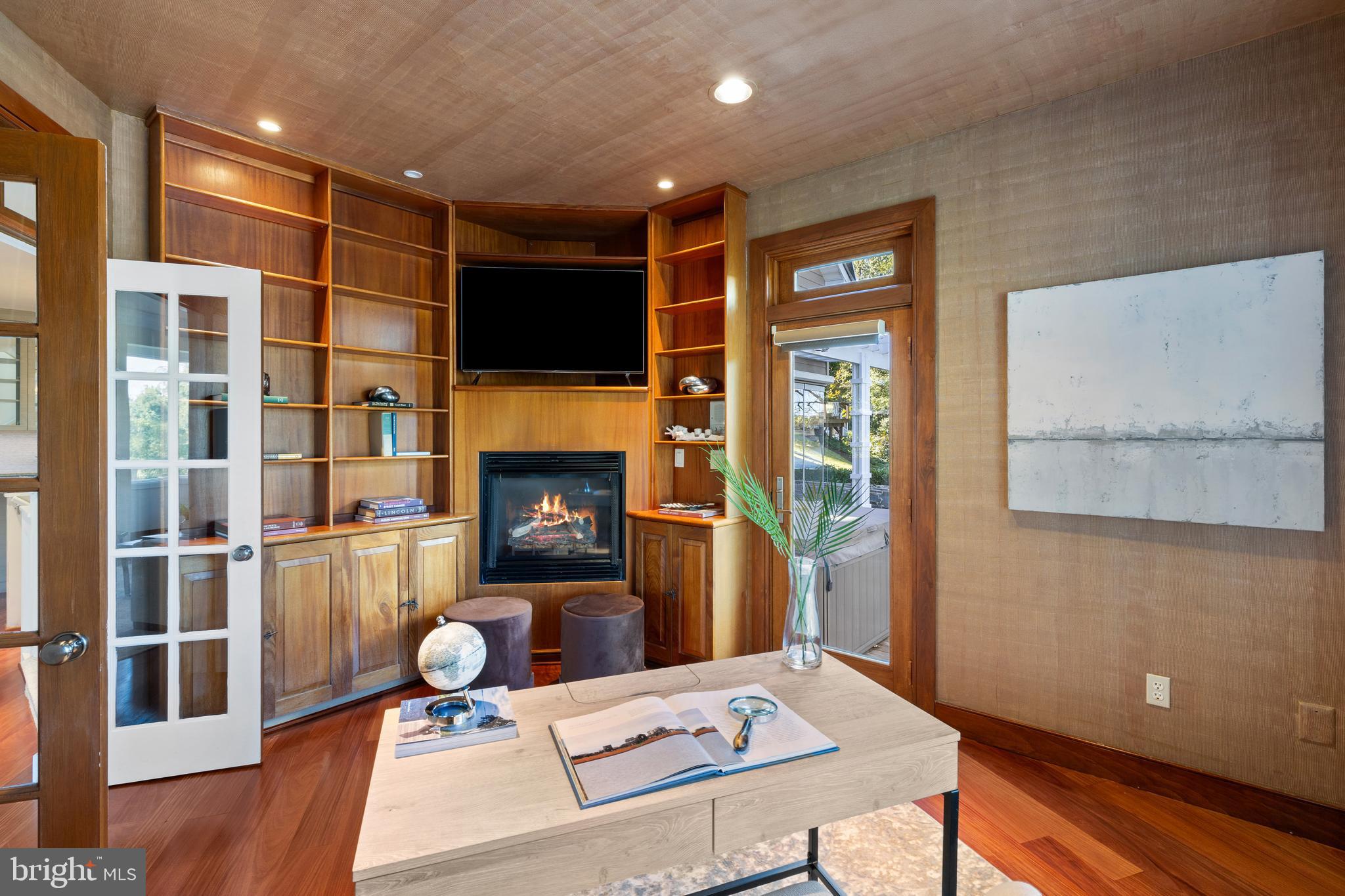 411 Ridgely Avenue Annapolis, MD 21401 - Photo 21 of 48 Fireplace and built-ins