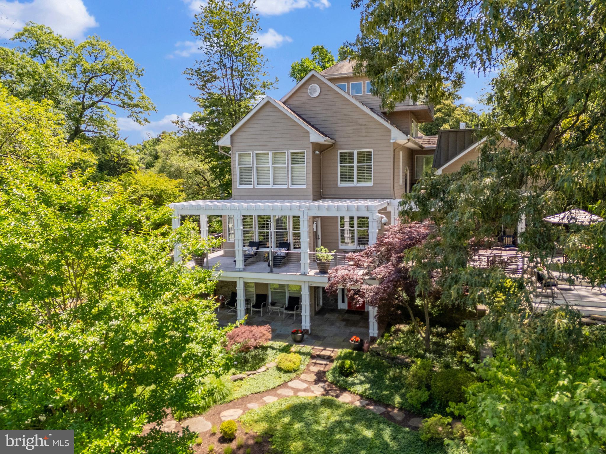 411 Ridgely Avenue Annapolis, MD 21401 - Photo 4 of 48 Stately Architecture & lots of entertaining space
