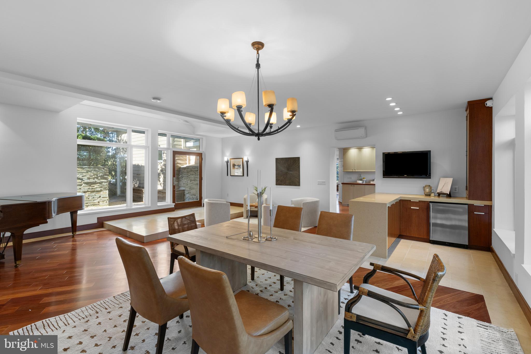 411 Ridgely Avenue Annapolis, MD 21401 - Photo 8 of 48 Dining area with bar beyond