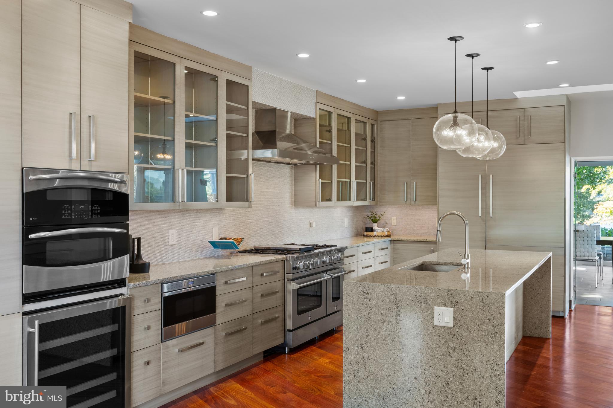 411 Ridgely Avenue Annapolis, MD 21401 - Photo 10 of 48 High-end appliances