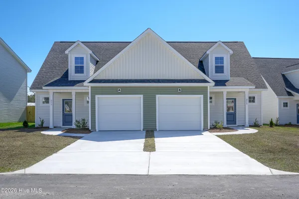 $304,900 | 215 Sandpiper Place, Sneads Ferry, NC 28460
