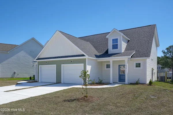 $304,900 | 215 Sandpiper Place, Sneads Ferry, NC 28460