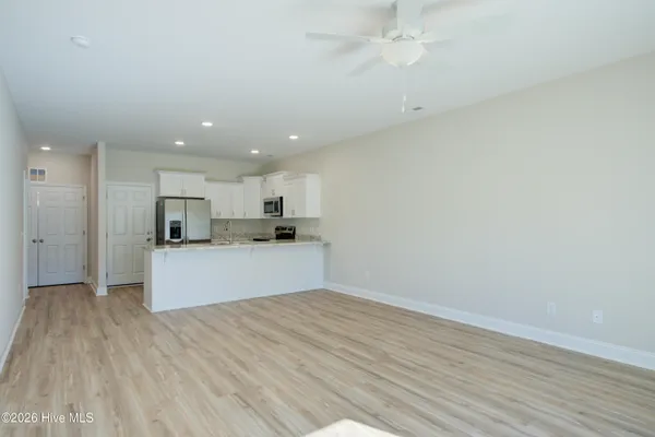 $304,900 | 215 Sandpiper Place, Sneads Ferry, NC 28460