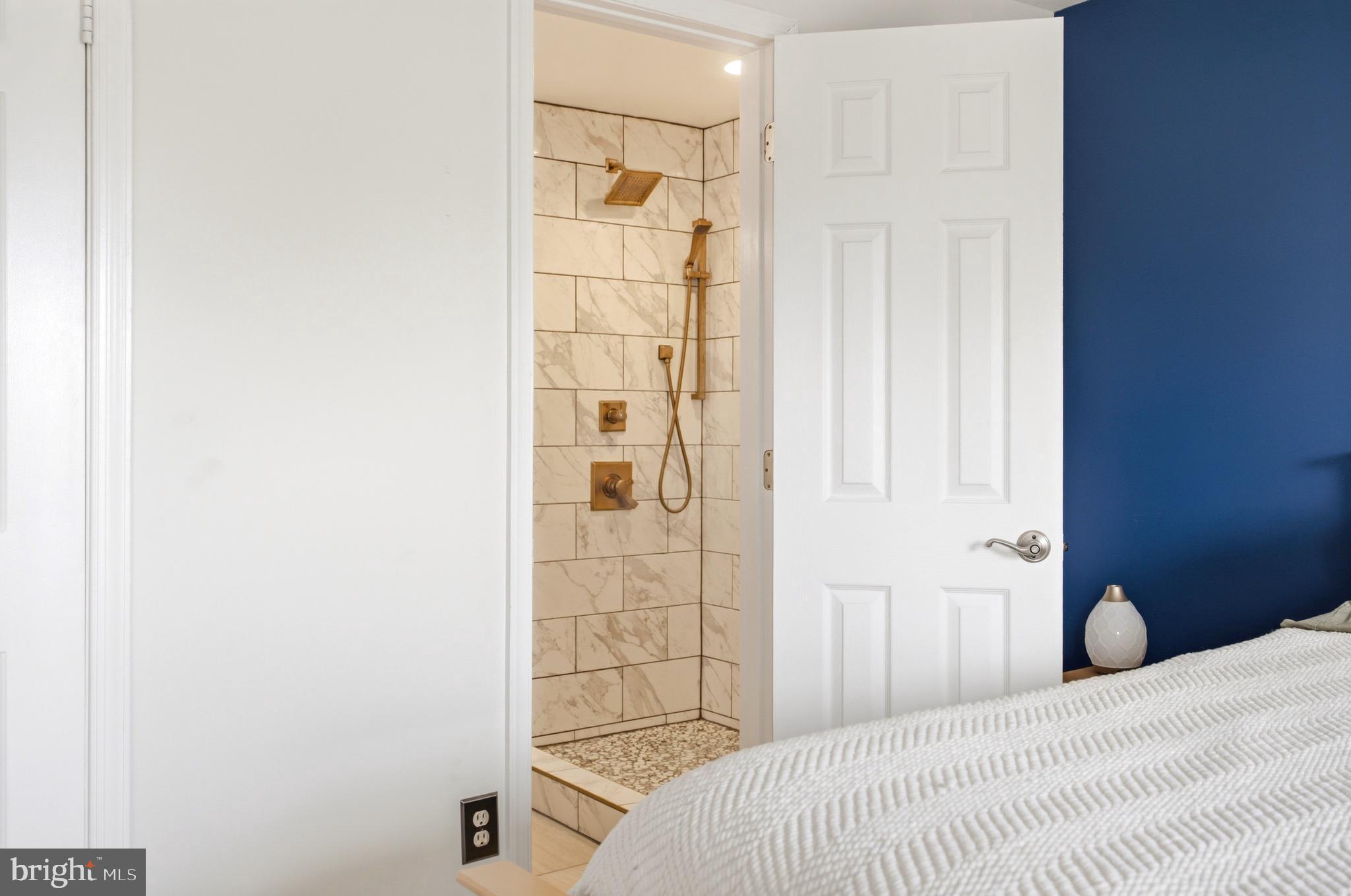 5752 Sunset View Lane Frederick, MD 21703 - Photo 13 of 18 Primary Bath