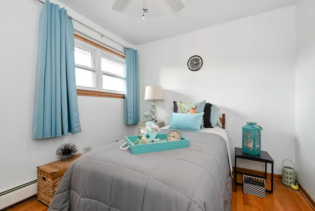 $389,900 | 10317 Lacrosse Avenue, Oak Lawn, IL 60453