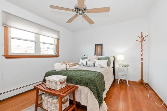 $389,900 | 10317 Lacrosse Avenue, Oak Lawn, IL 60453