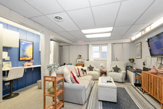 $389,900 | 10317 Lacrosse Avenue, Oak Lawn, IL 60453