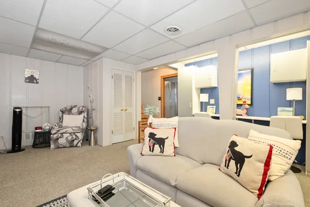 $389,900 | 10317 Lacrosse Avenue, Oak Lawn, IL 60453