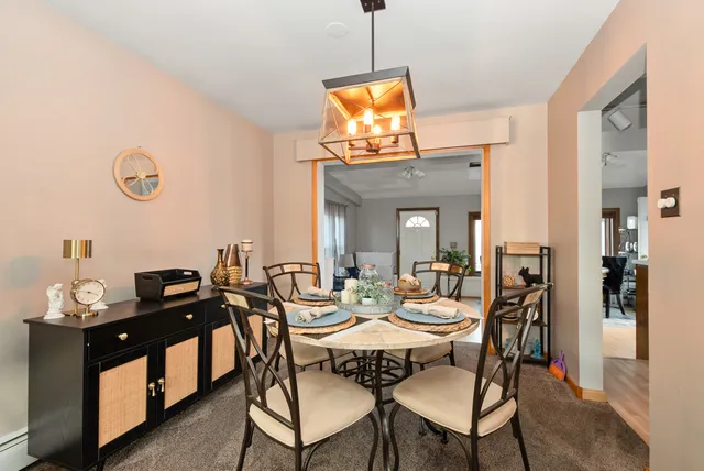 $389,900 | 10317 Lacrosse Avenue, Oak Lawn, IL 60453