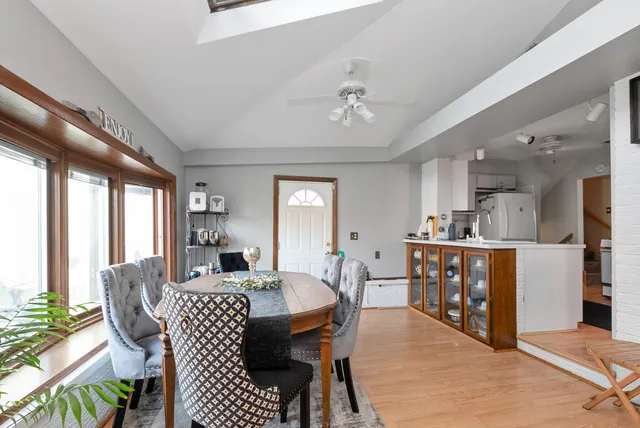 $389,900 | 10317 Lacrosse Avenue, Oak Lawn, IL 60453