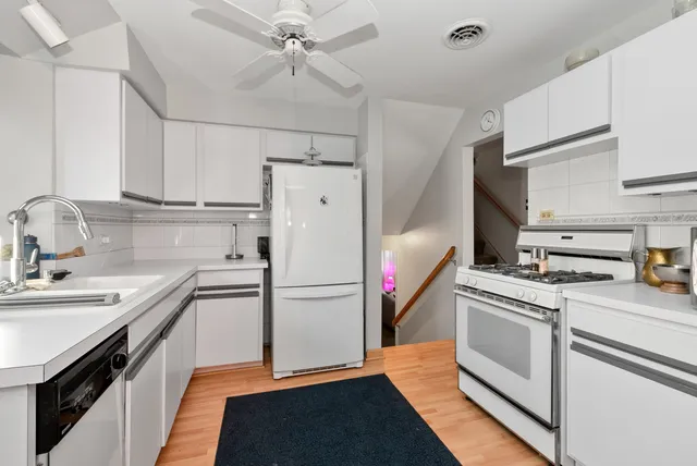 $389,900 | 10317 Lacrosse Avenue, Oak Lawn, IL 60453