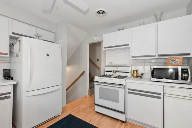 $389,900 | 10317 Lacrosse Avenue, Oak Lawn, IL 60453