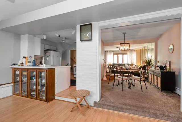 $389,900 | 10317 Lacrosse Avenue, Oak Lawn, IL 60453