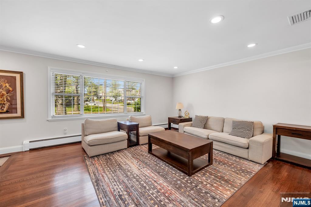 364 Knickerbocker Road Cresskill, NJ 07626 - Photo 9 of 45