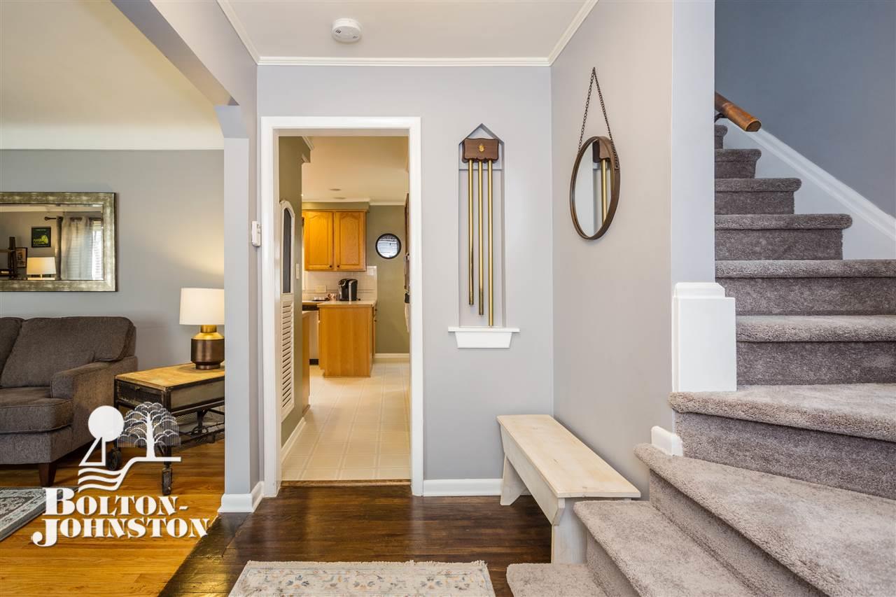 1718 Newcastle Road Grosse Pointe Woods, MI 48236 - Photo 15 of 39